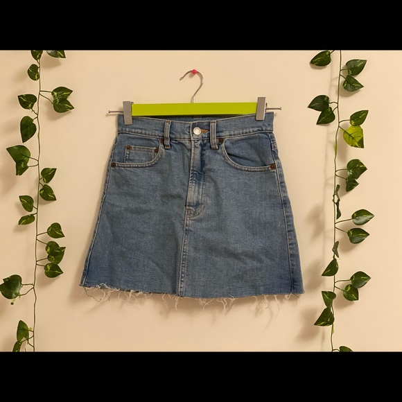RARE find Brandy Melville denim skirt NWOT - Picture 2 of 6
